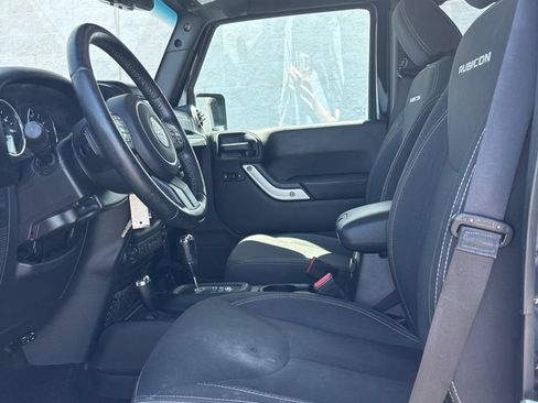 Used 2017 Jeep Wrangler Unlimited Rubicon w/ Cold Weather Group AWD/4WD image 6