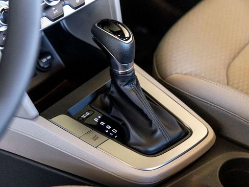 Used 2020 Hyundai Elantra SE image 22