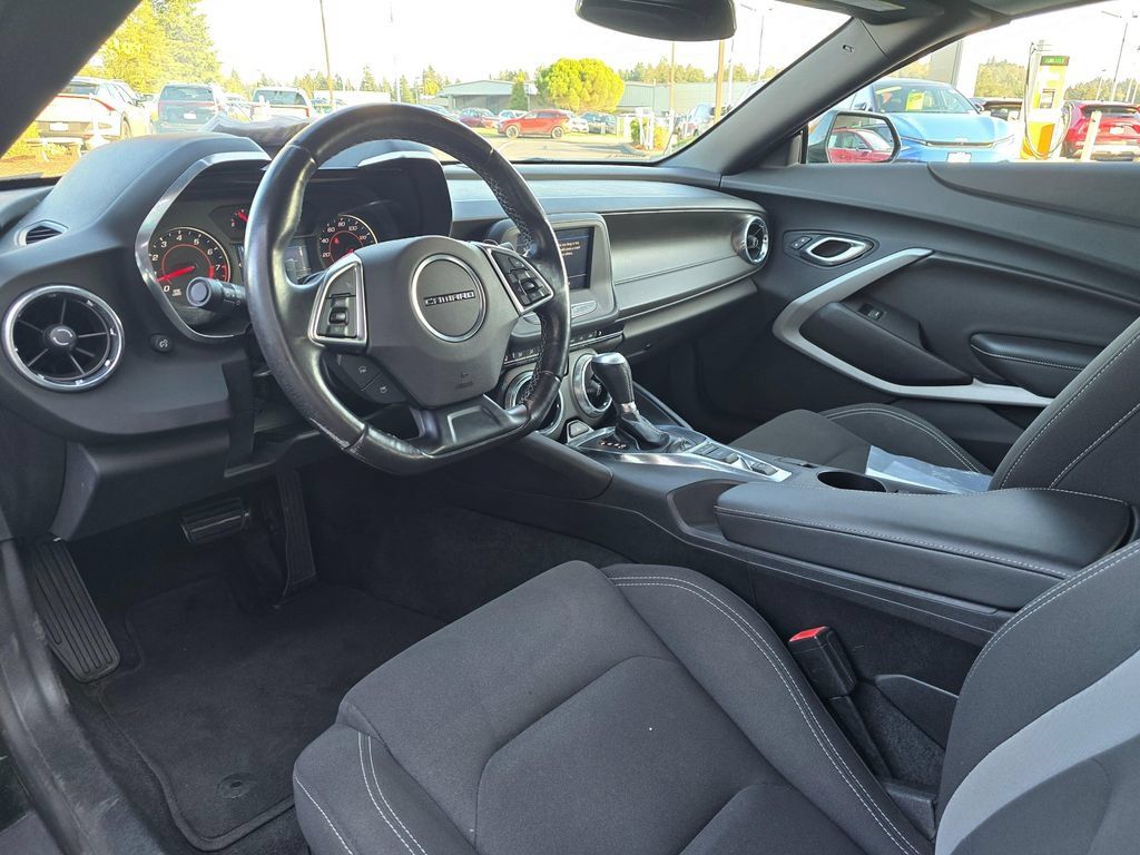 Used 2020 Chevrolet Camaro LT RWD image 11