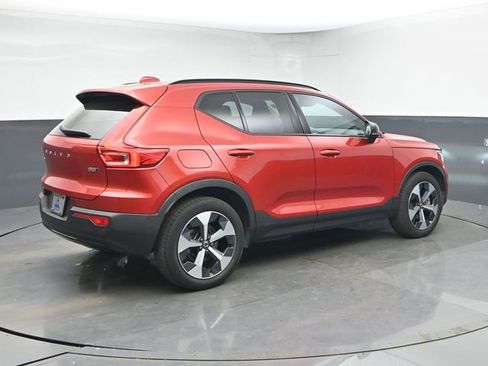 Used 2023 Volvo XC40 B5 Plus w/ Driver Assist Package AWD/4WD image 4
