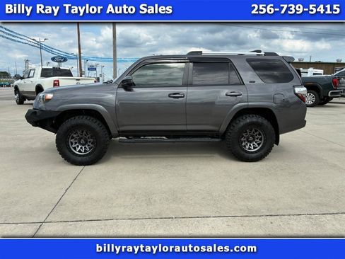 Used 2022 Toyota 4Runner SR5 AWD/4WD image 1