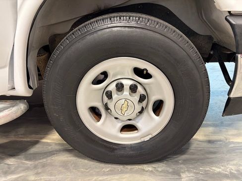 Used 2022 Chevrolet Express 2500 w/ Driver Convenience Package image 15