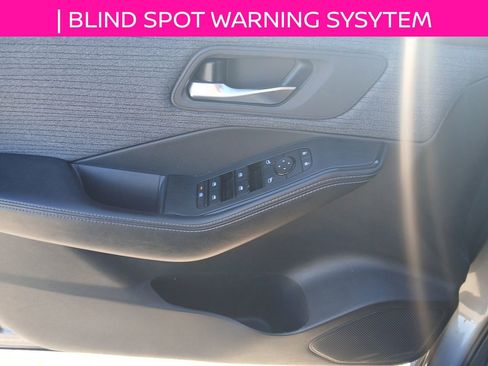 Used 2023 Nissan Rogue SV image 11