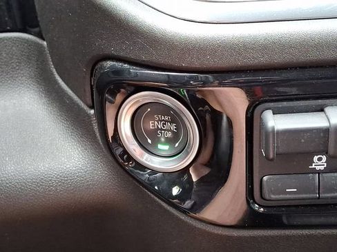 Used 2025 GMC Sierra 1500 SLT AWD/4WD image 24