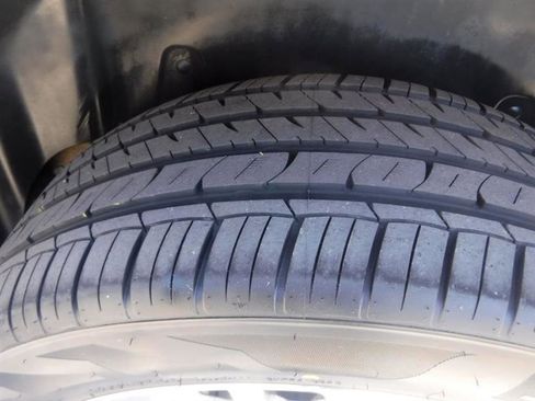 Used 2011 Cadillac Escalade Luxury image 22