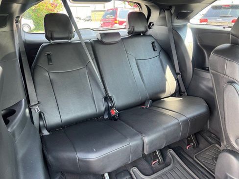Used 2025 Toyota Sienna Limited AWD/4WD image 20