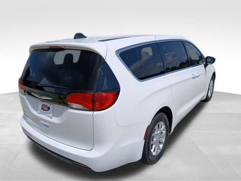 New 2027 Chrysler Pacifica LX FWD image 5