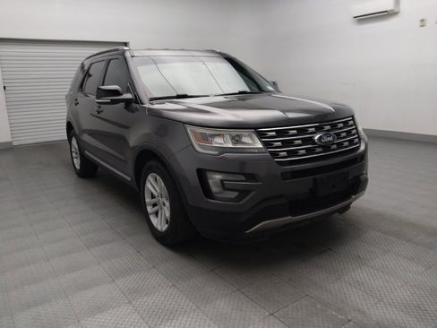 Used 2016 Ford Explorer XLT image 13