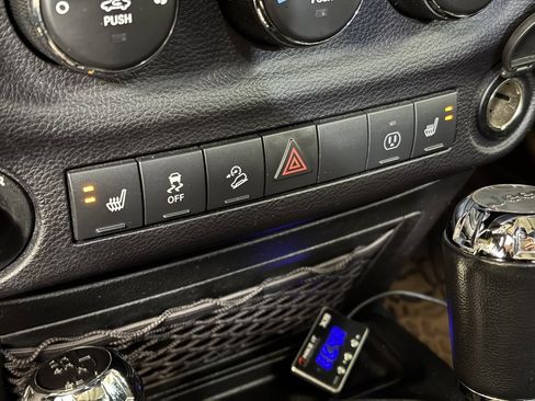 Used 2016 Jeep Wrangler Unlimited Sahara w/ Connectivity Group image 34