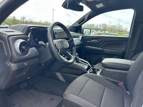 Used 2023 Chevrolet Colorado LT w/ LT Convenience Package II AWD/4WD image 11