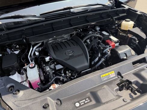 Certified 2024 Toyota Highlander LE FWD image 23
