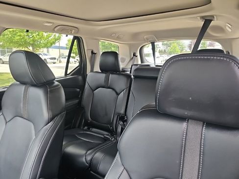 Used 2025 Honda Pilot Touring image 9
