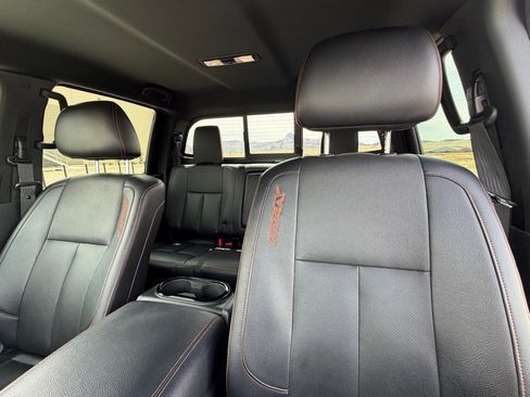 Used 2021 Nissan Titan PRO-4X w/ Pro-4x Convenience Package AWD/4WD image 12