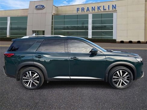 Used 2024 Nissan Pathfinder Platinum image 8