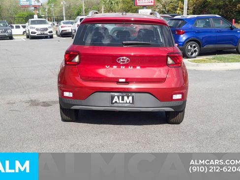 Used 2025 Hyundai Venue SEL image 7