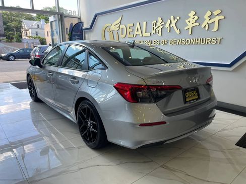 Used 2023 Honda Civic Sport image 5