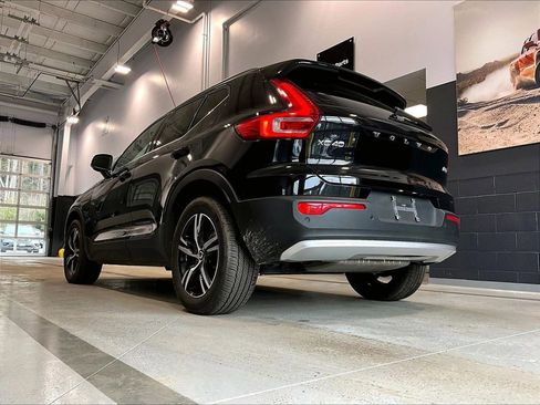 Used 2025 Volvo XC40 B5 Core image 6