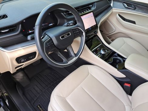 Used 2022 Jeep Grand Cherokee L Limited image 10