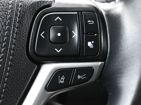 Used 2019 Toyota Highlander Limited image 9