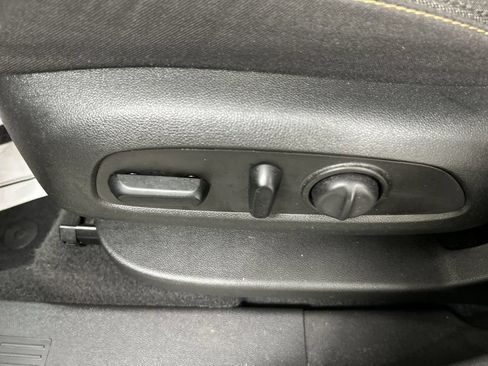 Used 2020 Chevrolet Equinox LT AWD/4WD image 9