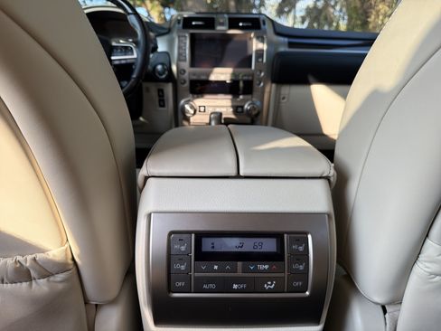 Used 2021 Lexus GX 460 Luxury w/ Sport Design Package AWD/4WD image 36
