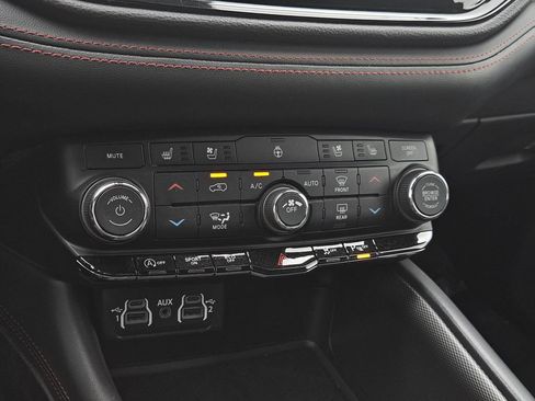 Used 2024 Dodge Durango GT RWD image 28