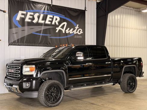 Used 2018 GMC Sierra 2500 SLT w/ Duramax Plus Package AWD/4WD image 11