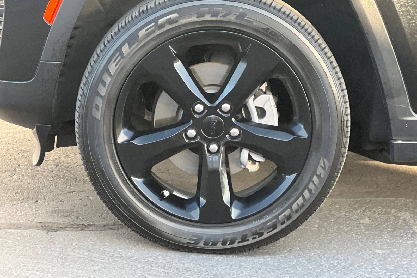 Used 2023 Jeep Grand Cherokee Altitude AWD/4WD image 30