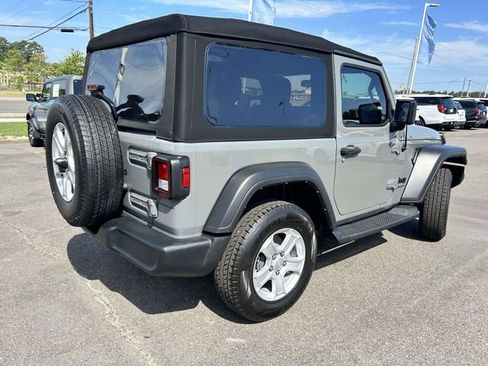 Used 2022 Jeep Wrangler Sport AWD/4WD image 3