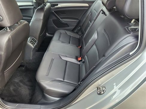 Used 2015 Volkswagen Golf TDI S image 27