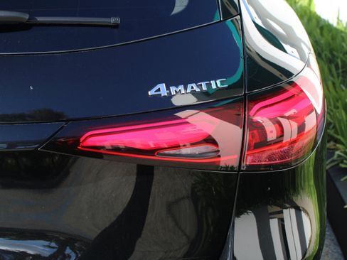 Used 2025 Mercedes-Benz GLC 350e 4MATIC image 14