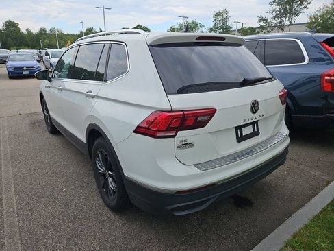Certified 2024 Volkswagen Tiguan SE w/ Panoramic Sunroof Package AWD/4WD image 2