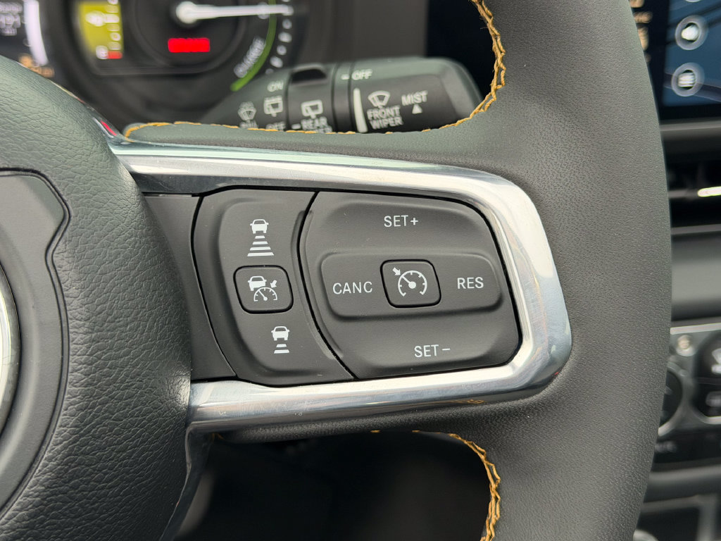 Used 2024 Jeep Wrangler Unlimited Sahara w/ Technology Group AWD/4WD image 27