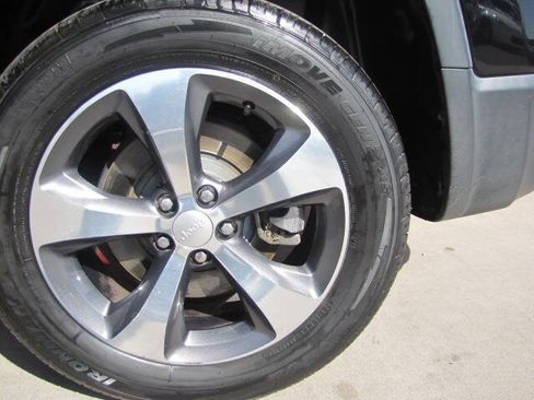 Used 2019 Jeep Cherokee Limited AWD/4WD image 21