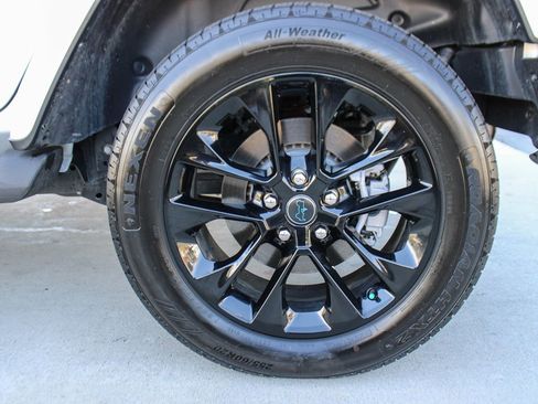 Used 2024 Jeep Wrangler Unlimited Sahara w/ Technology Group image 33