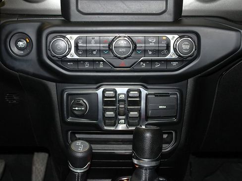 Certified 2018 Jeep Wrangler Unlimited Sahara w/ Dual Top Group image 18