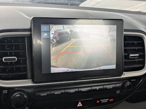 Used 2025 Hyundai Venue SEL FWD image 19