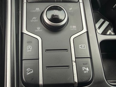 Certified 2022 Kia Sorento S w/ Panoramic Sunroof Package AWD/4WD image 39