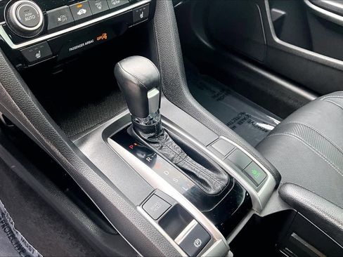 Used 2018 Honda Civic Touring image 17
