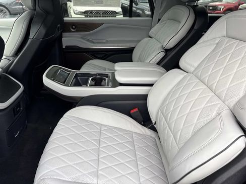 New 2026 Lincoln Navigator L Black Label w/ Black Label Special Edition AWD/4WD image 18