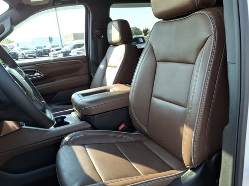 Used 2024 Chevrolet Suburban High Country w/ Premium Package AWD/4WD image 19