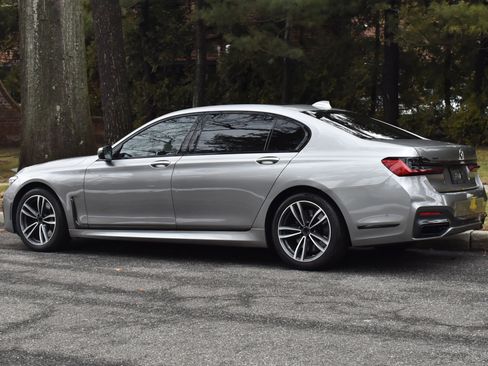 Used 2021 BMW 750i xDrive w/ Executive Package image 6