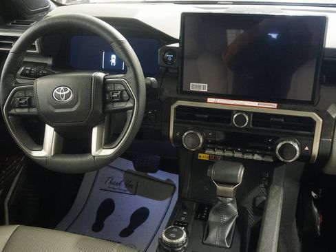 Certified 2025 Toyota Tacoma Limited AWD/4WD image 30
