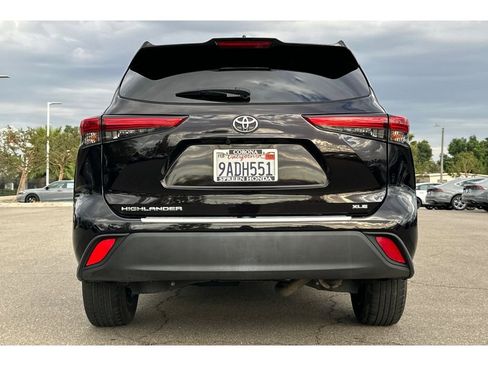 Used 2022 Toyota Highlander XLE image 4