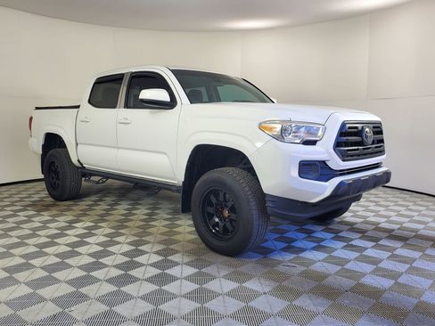 Used 2018 Toyota Tacoma SR image 1