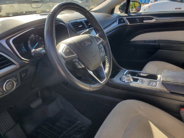Used 2020 Ford Fusion SE w/ Equipment Group 151A FWD image 11