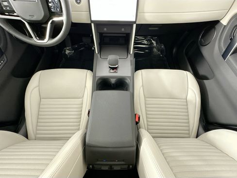 Used 2025 Land Rover Discovery Sport S image 22