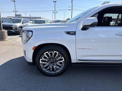 Used 2024 GMC Yukon Denali Ultimate AWD/4WD image 11