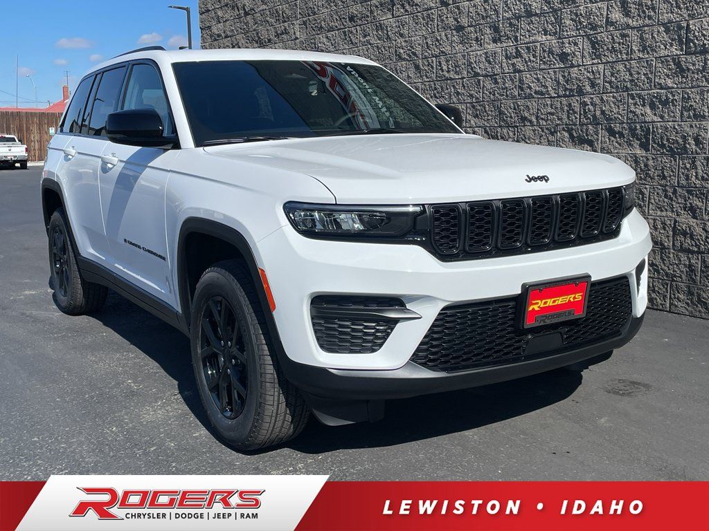 Certified 2025 Jeep Grand Cherokee Altitude AWD/4WD image 1