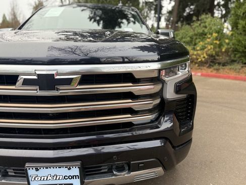 Used 2022 Chevrolet Silverado 1500 High Country w/ High Country Premium Package image 3